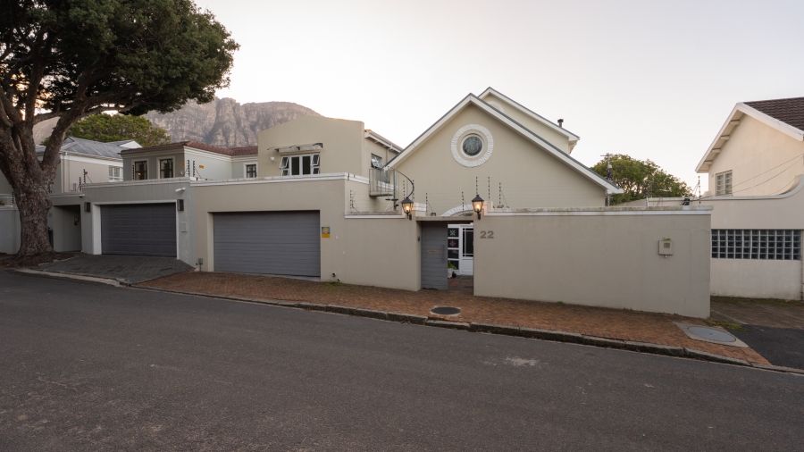 4 Bedroom Property for Sale in Claremont Upper Western Cape